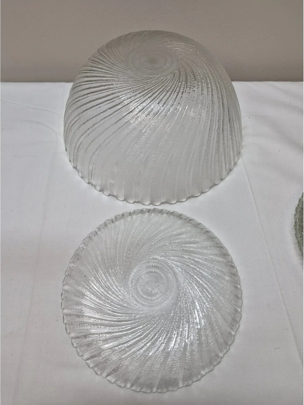 Vintage Arcoroc Seabreeze Glass Swirl Pattern Serving Bowl and 4 Plate Set J14